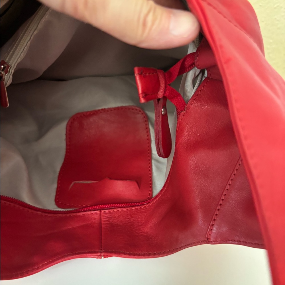SOFT RED PEBBLE LEATHER HOBO SHOULDER BAG MADE IN ITALY - Picture 10 of 11